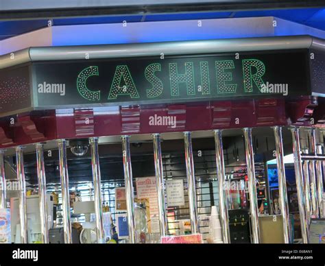 casino cage cashier salary